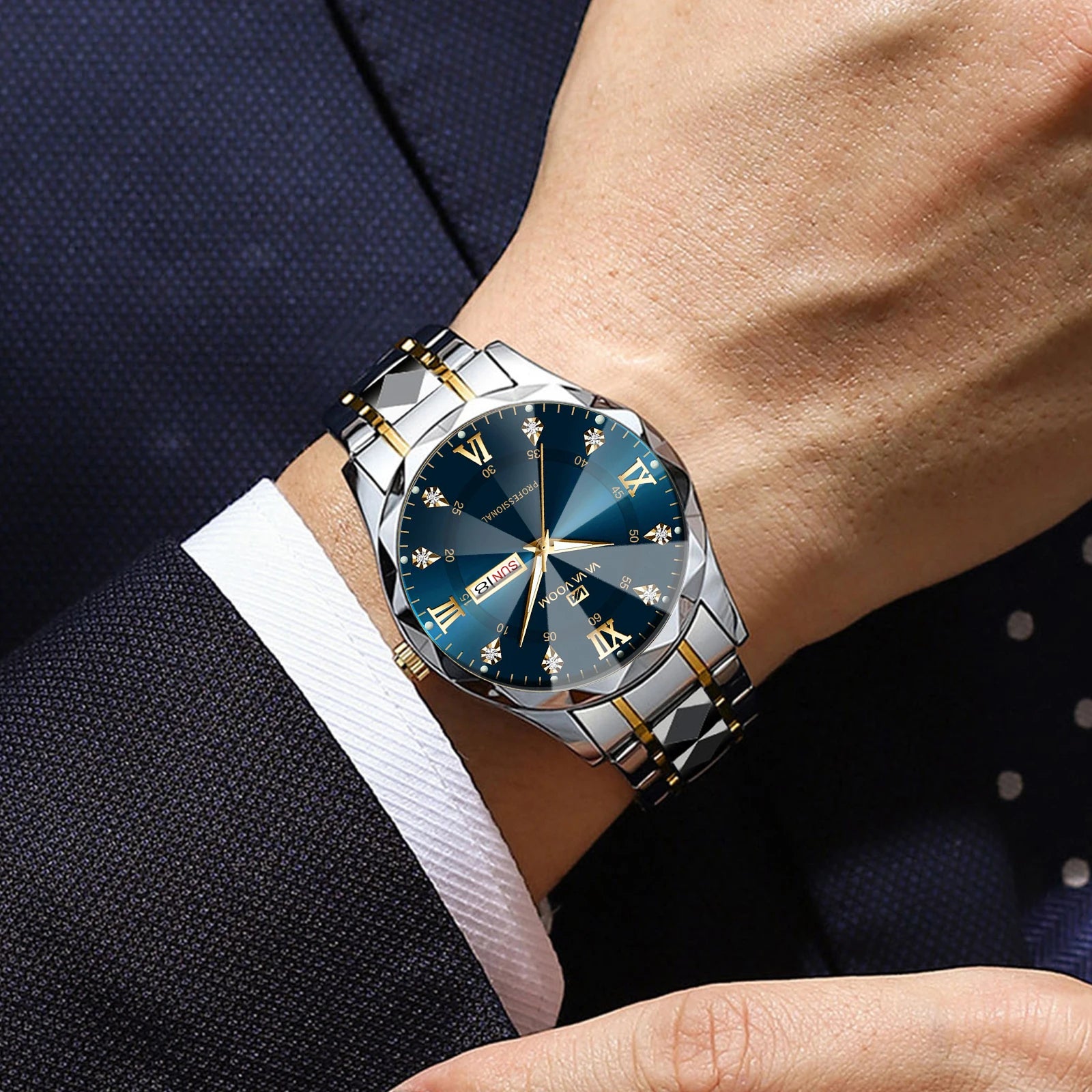 Dark Slate Gray 2024 New Men's Watch Fashion Rivet Stainless Steel Strap Luxury Water Diamond Diamond Luminous Blue Gold Dial Business Men Watch