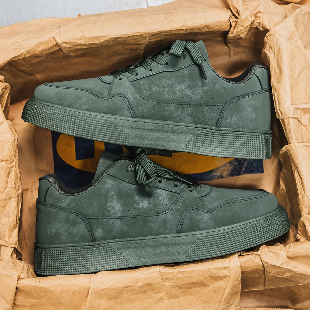 Men’s Minimalist Sneakers – Casual Streetwear Shoes streetwear fashion product image 1