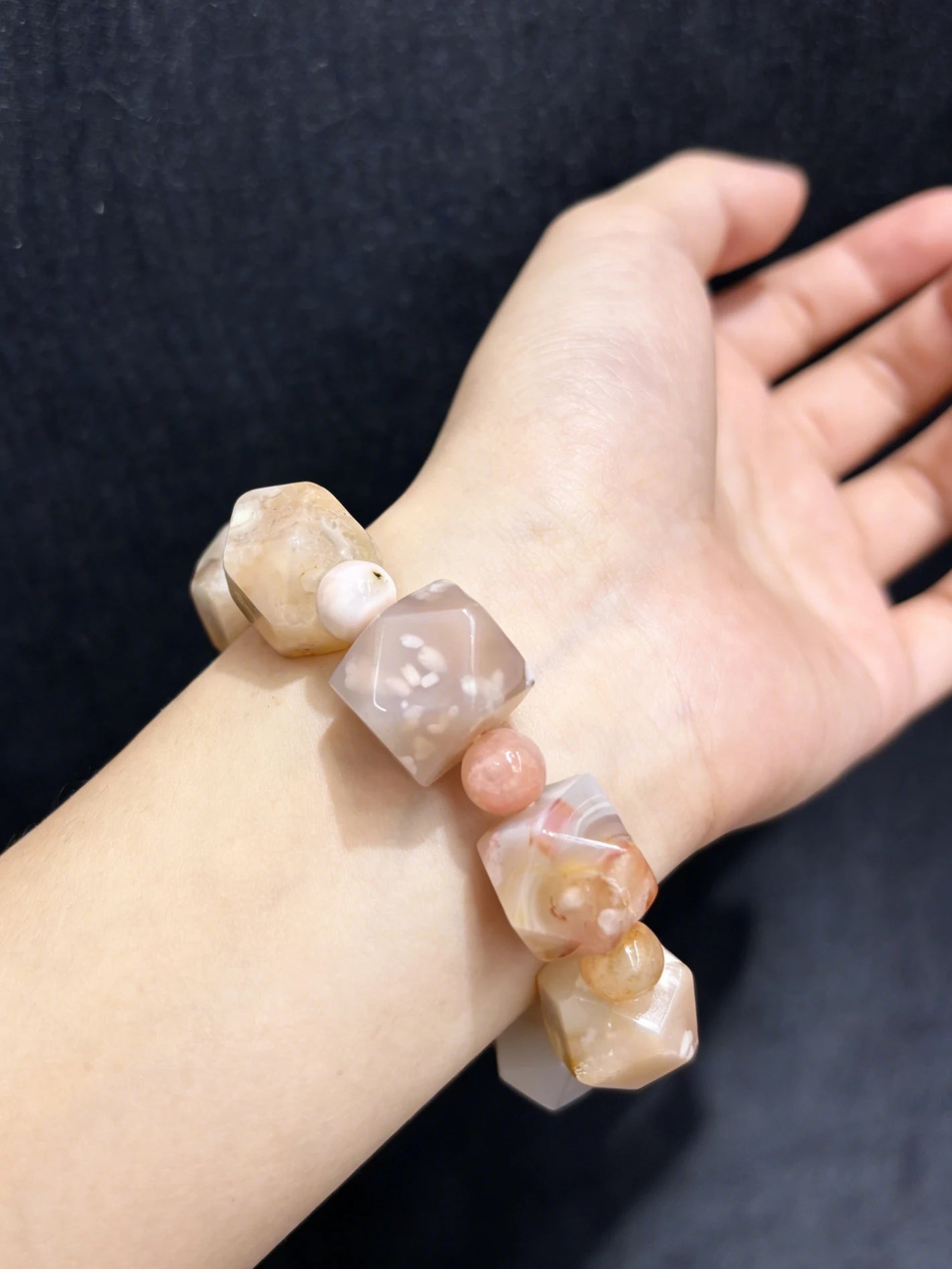 Dark Slate Gray Natural Original Color Cherry Blossom Agate Cherry Blossom Pattern Beaded Bracelet with Unique Texture, Elastic Style, Adjustable Length, Large Beads, Unique Design, Trendy, Original Design, Suitable for Daily Wear